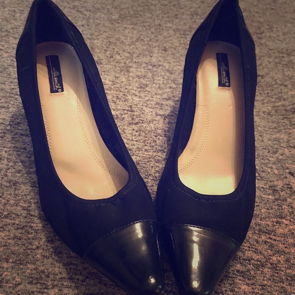 Dark navy blue pointed toe kitten heels